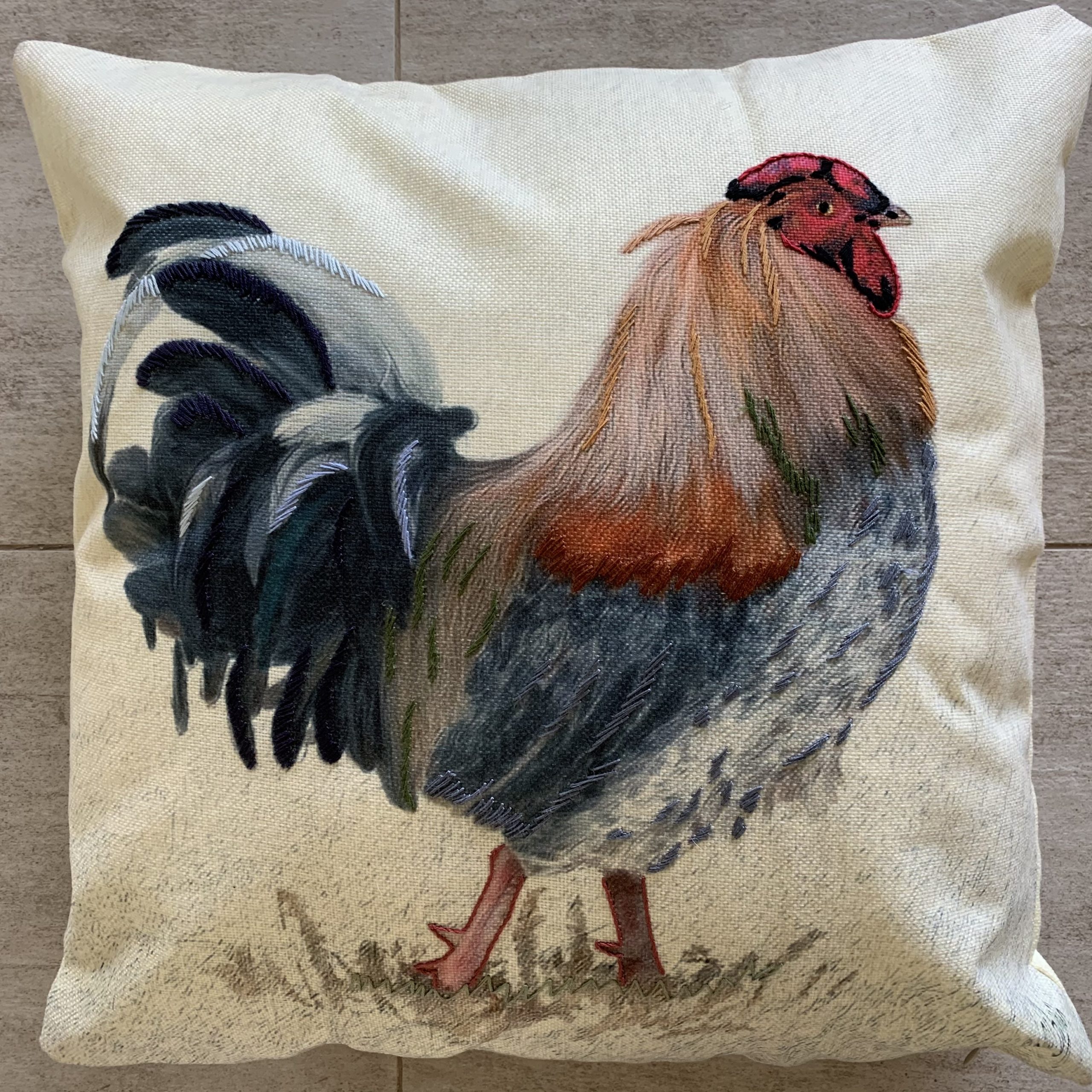 Cojín Gallina de Campo con Bordado