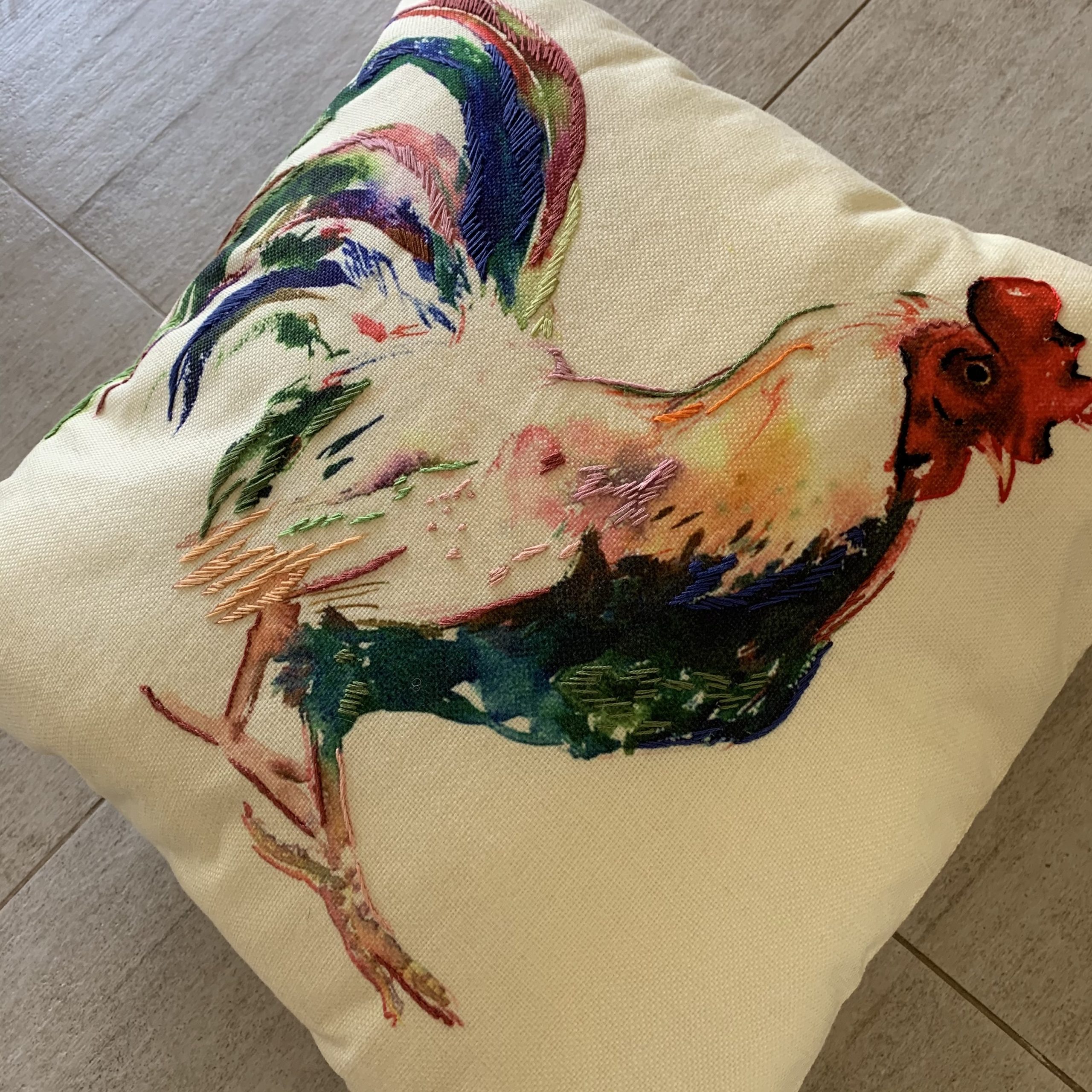 Cojín Gallina Salvaje con Bordado