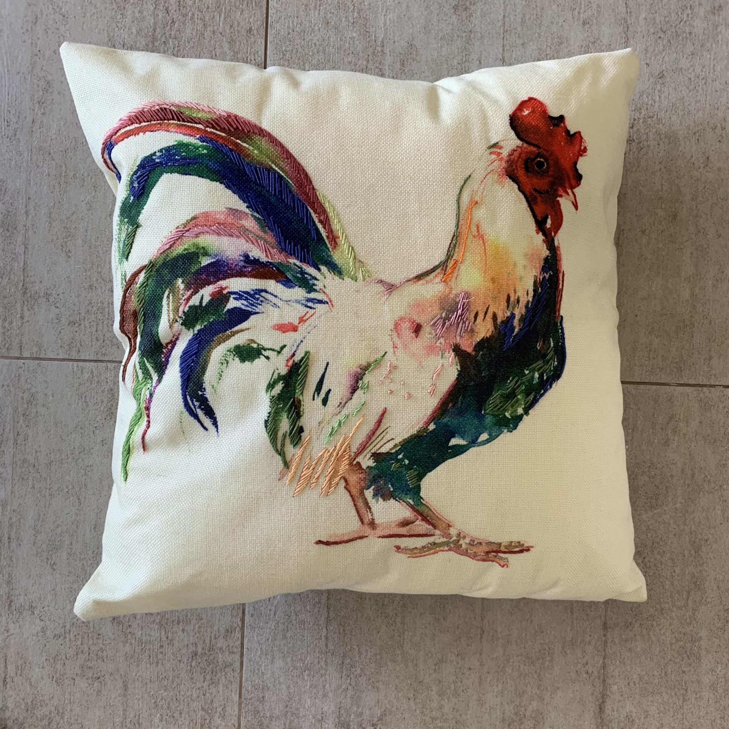 Cojín Gallina Salvaje con Bordado