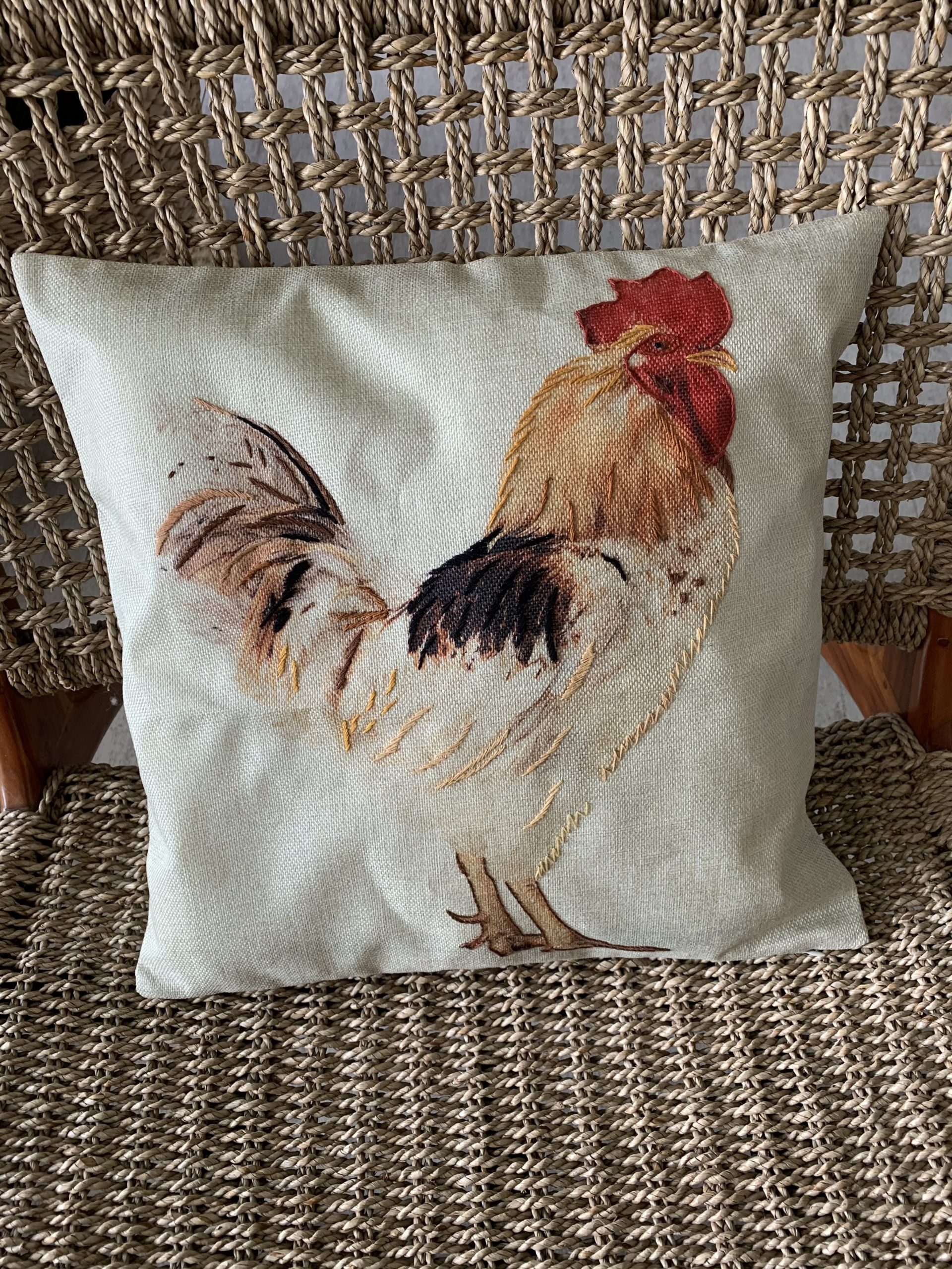 Cojín Gallina Ponedora con Bordado